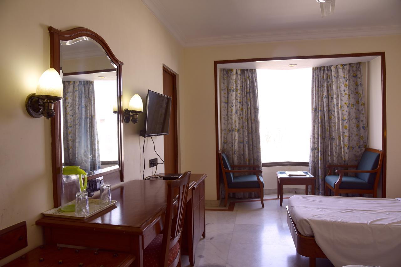 Hotel Atithi Mumbai Ngoại thất bức ảnh